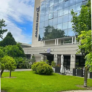 4* Otel Golden Tulip Aix Les Bains - &